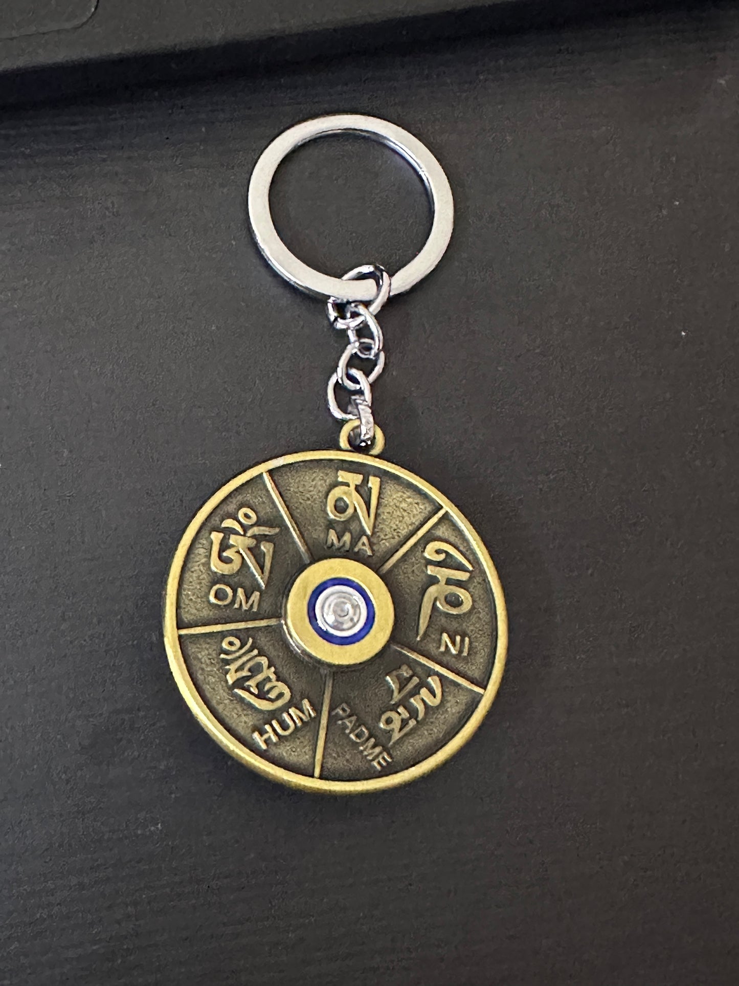 Ladakh spinning metal keychain - 1 pc
